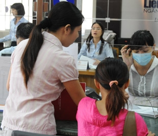 Trong điều kiện lãi suất cơ bản tiếp tục giữ nguyên ít nhất đến hết 2009 (quan điểm của Ngân hàng Nhà nước), rõ ràng giới hạn NIM của các ngân hàng rất thấp - Ảnh: Quang Liên.