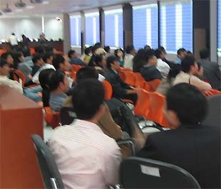 Trong phiên hôm nay, tính thanh khoản tiếp tục cải thiện nhưng giao dịch của khối đầu tư nước ngoài lại giảm.