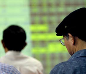 Những mức phạt vi phạm quá nhẹ sẽ không góp phần tạo sự bình ổn và công bằng trên thị trường chứng khoán - Ảnh: Việt Tuấn.