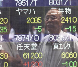 Với chuỗi 12 ngày giảm điểm liên tiếp, chỉ số Nikkei 225 đã mất 8,4% - Ảnh: Reuters.