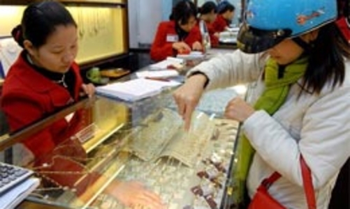 Vàng giảm giá, giao dịch trầm lắng