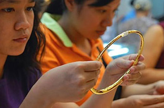 Vàng trong nước tăng giá dần trở lại.