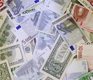 Việc USD trượt dốc so với Euro đang tạo cơ sở cho sự phục hồi vững của giá vàng.