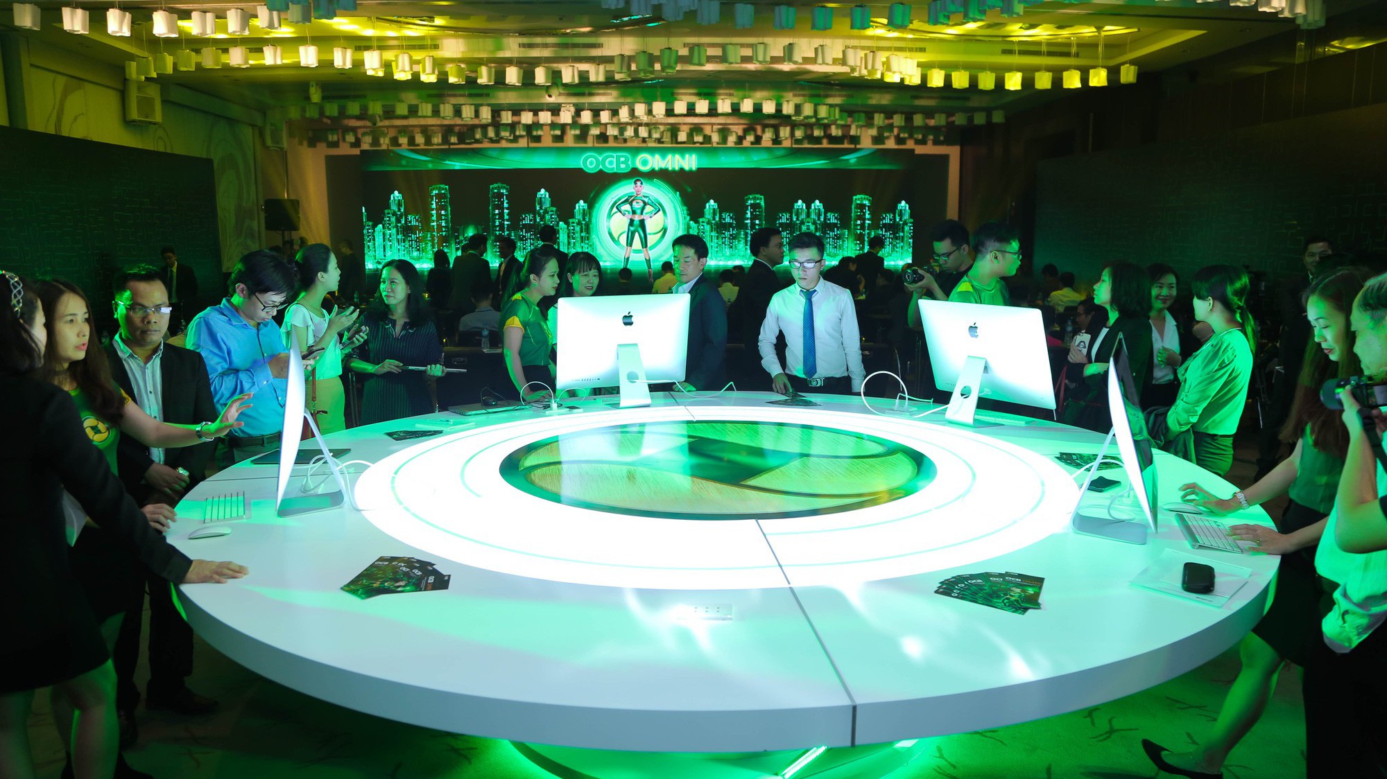 OCB OMNI giúp khách hàng kiểm soát, thực hiện các giao dịch tài chính một cách hiệu quả nhất.