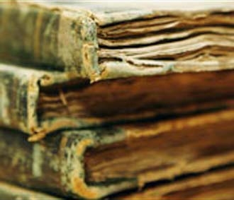 Nhiều cuốn sách cổ đã phải hứng chịu những số phận long đong.