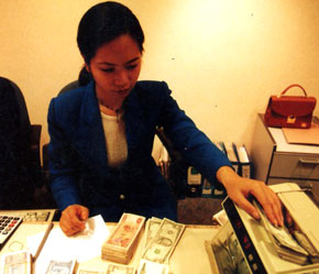 Thuế đối với dịch vụ tài chính cũng sẽ được thảo luận tại diễn đàn lần này - Ảnh: Việt Tuấn.