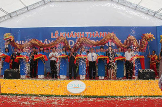 Nhà máy nằm trên diện tích 12,5 ha tại khu công nghiệp Lương Bằng (Hưng Yên), với công suất 360.000 tấn dầu ăn/năm.