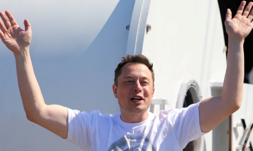 Elon Musk nhận thưởng gần 2,3 tỷ USD năm 2018