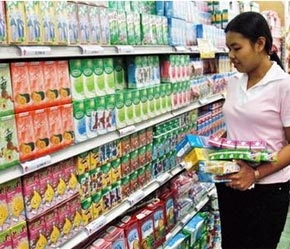 "Sản xuất sữa trong nước chỉ đáp ứng được khoảng 24% nhu cầu tiêu dùng, còn lại 76% là hàng nhập khẩu."
