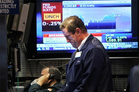 Kết thúc ngày giao dịch, Nasdaq và S&P 500 quay lại xu hướng giảm điểm, còn Dow Jones thì vẫn gắng gượng đi lên, dù biên độ tăng là không đáng kể - Ảnh: Getty Images.