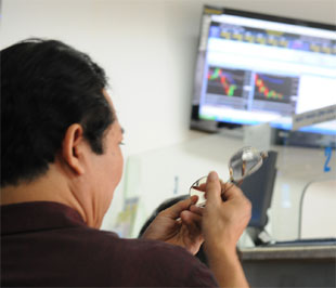 VN-Index đã giảm 2,63% trong ngày cổ phiếu VCB niêm yết - Ảnh: Quang Liên.