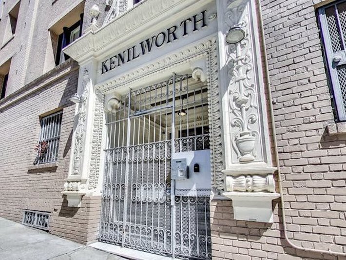 5d710e542e22af69846e42c3-750