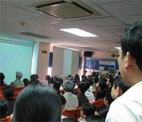 Khối lượng giao dịch cổ phiếu đã tăng lên đáng kể do các nhà đầu tư tăng cường mua vào - Ảnh: TP.