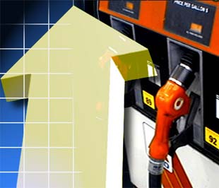 Con số đưa ra từ Bộ trưởng Bộ Tài chính Vũ Văn Ninh gây chú ý: nếu không tăng giá xăng dầu, ngân sách Nhà nước ước tính phải bù lỗ đến cuối năm từ 67.000 – 72.000 tỷ đồng!