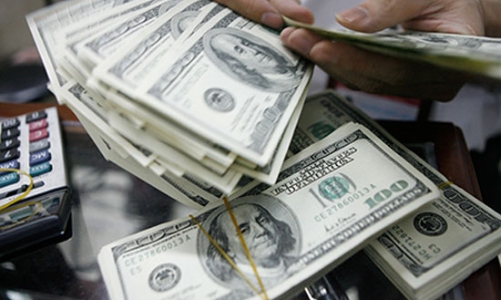 Kéo thẳng lãi suất huy động USD