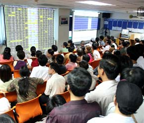 Mức phạt trên còn quá nhẹ so với mức độ ảnh hưởng của những vi phạm này đối với thị trường - Ảnh: Việt Tuấn.