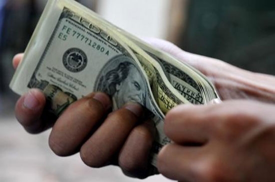 Không phải ngẫu nhiên mà sau một thời gian ổn định ở ngưỡng quanh 21.100 đồng, tỷ giá USD tự do đang “bốc” lên.