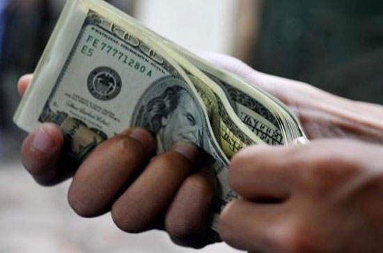 Không phải ngẫu nhiên mà sau một thời gian ổn định ở ngưỡng quanh 21.100 đồng, tỷ giá USD tự do đang “bốc” lên.