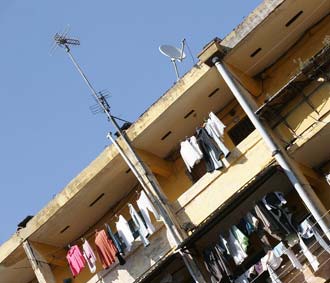 Đối với nhà ở thông thường, giá thuê nhà cấp I, II, III và IV ở các mức 6.800 đồng, 6.300 đồng, 6.100 đồng và 4.100 đồng/m2/tháng - Ảnh: Việt Tuấn.