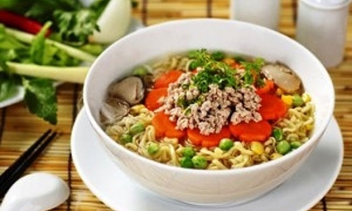 Hoang mang vì quảng cáo mì ăn liền