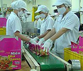 Dây chuyền sản xuất ở nhà máy Acecook Việt Nam, nơi các doanh nghiệp Nhật đã biết tận dụng đồng vốn của người Việt.