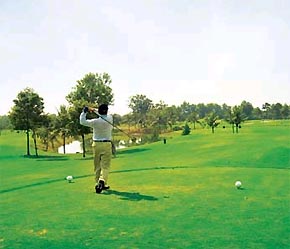 Việc xây dựng sân golf phải đảm bảo về cơ sở hạ tầng, đặc biệt là giao thông.