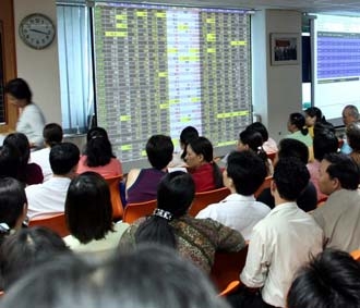 Theo ông Norikata Akamatsu, việc nâng chuẩn các công ty chứng khoán và công ty quản lý quỹ là điều nên làm - Ảnh: Việt Tuấn.