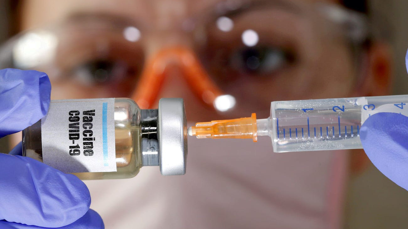 Một loại vaccine không thể được triển khai tiêm chủng ở một quốc gia nếu chưa được cơ quan quản lý dược phẩm của nước đó cấp phép - Ảnh: Reuters