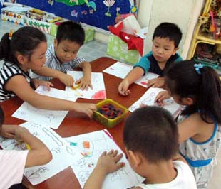 Theo dự luật, sẽ phổ cập giáo dục mầm non 5 tuổi.