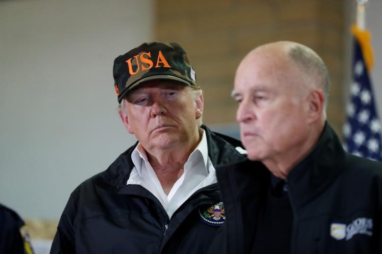 Tổng thống Trump thăm thị trấn Mỹ bị cháy rừng thiêu rụi - Ảnh 6.