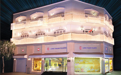 Showroom Long Thanh Plastic tại Văn phòng Nguyễn Xuân Phụng.