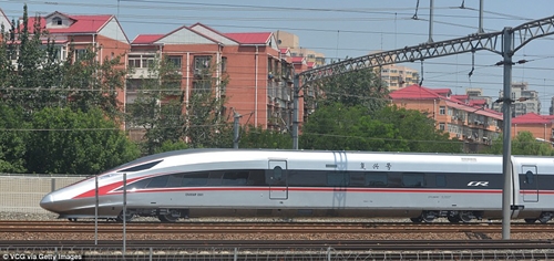 Tàu Fuxing giảm thời gian di chuyển từ Bắc Kinh đi Thượng Hải từ 5 tiếng xuống còn 3,5 tiếng - Ảnh: Getty Images.<br>
