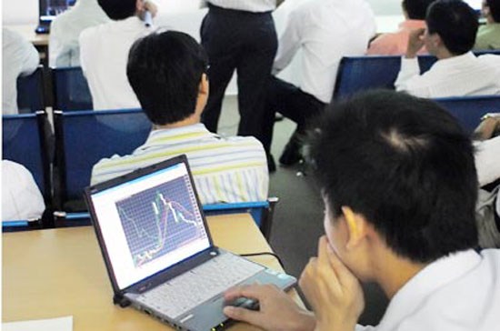 Nhiều ý kiến chưa đồng tình cấm kinh doanh vàng trên tài khoản.