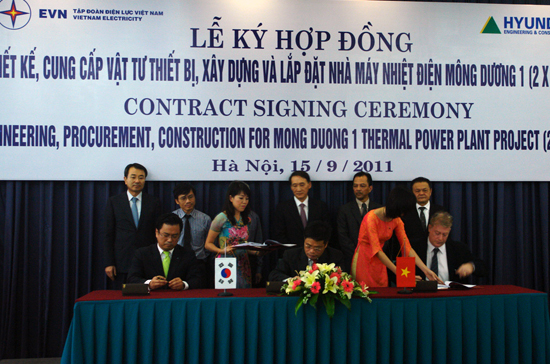 Quang cảnh lễ ký ngày 15/9.