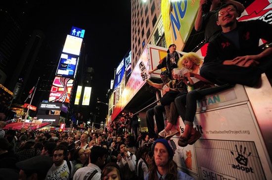 Người biểu tình tham dự phong trào "Chiếm Phố Wall" tại thành phố New York, Mỹ hôm 15/10 - Ảnh: Getty.