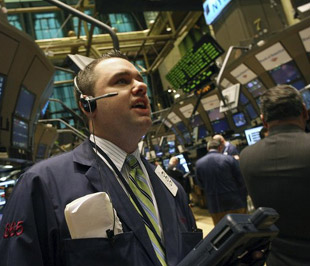 Chứng khoán Mỹ đã tăng mạnh và lấy lại những gì đã mất phiên trước đó, đưa toàn thị trường thoát khỏi ngưỡng giá trị thấp nhất trong 12 năm qua - Ảnh: Reuters. 