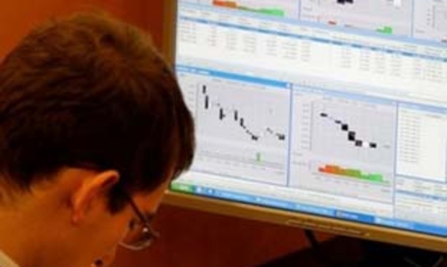 Vì sao thị trường chứng khoán Nga tạm ngừng giao dịch?