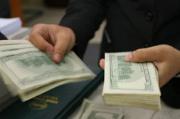 Ngân hàng Nhà nước sẽ điều chỉnh chính sách để nắn dòng tín dụng ngoại tệ thời gian tới.