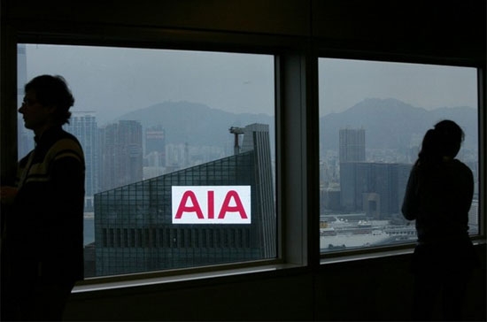 Tòa nhà của AIA tại Hồng Kông, nhìn từ một cao ốc khác. Vụ mua lại AIA của Prudential là thương vụ sáp nhập lớn nhất trong lịch sử ngành bảo hiểm thế giới - Ảnh: Reuters. 