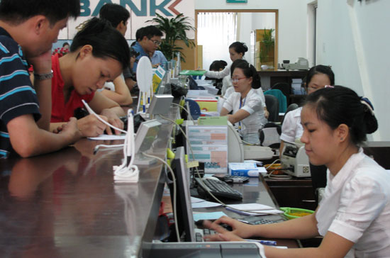 Nếu nhiều ngân hàng khác công khai và minh bạch hơn, trường hợp của ABBank có thể không phải là cá biệt.