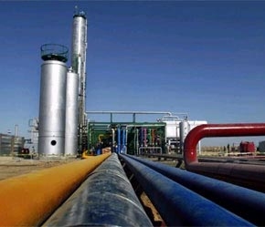 Tồn kho dầu thô và xăng của Mỹ tiếp tục giảm là nguyên nhân chủ yếu nâng đỡ giá dầu thô tăng cao.