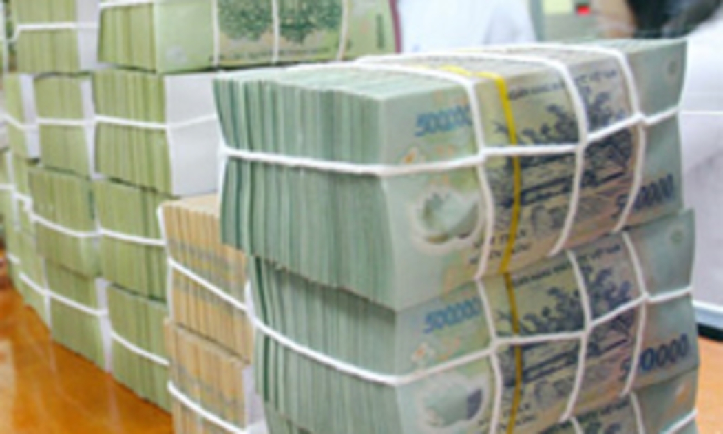Chưa thể khẳng định chênh lệch lãi suất tiền gửi giữa VND và USD để thu hút thêm tiền tiết kiệm bằng VND khi lạm phát trong tháng Giêng và tháng Hai của Việt Nam ở mức khá cao.