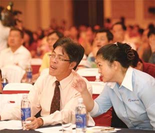 Các nhà đầu tư Đài Loan trong một cuộc hội thảo về cơ hội đầu tư vào thị trường chứng khoán Việt Nam được tổ chức ở Tp.HCM. 