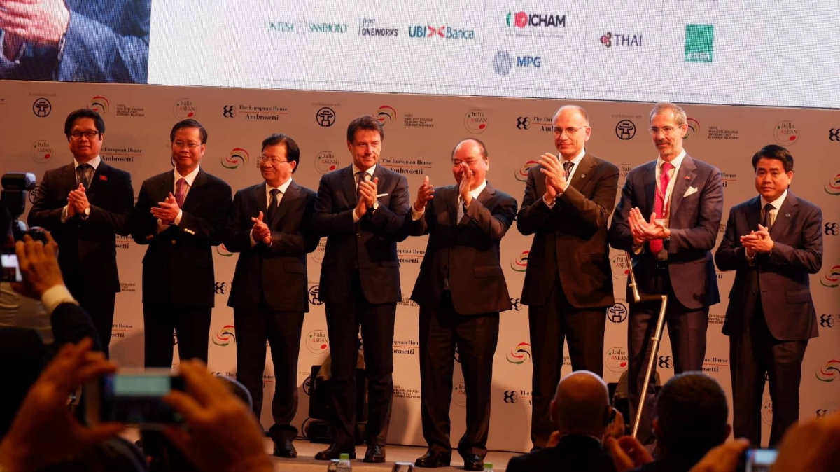 Thủ tướng Nguyễn Xuân Phúc tại Hội nghị Thượng đỉnh cấp cao Italy - ASEAN lần thứ 3 diễn ra ngày 6/6 - Ảnh: Minh Tuấn.