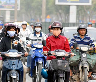 Nhiều ý kiến cho rằng kế hoạch thu phí lưu thông phương tiện cá nhân có thể sẽ gây ảnh hưởng tới cuộc sống người dân, khi họ lại phải đóng thêm một loại phí chưa có tiền lệ.
