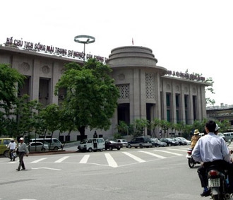 "Nếu Ngân hàng Nhà nước đã khống chế trần lãi suất huy động thì nên khống chế cả trần lãi suất cho vay" - Ảnh: Việt Tuấn.