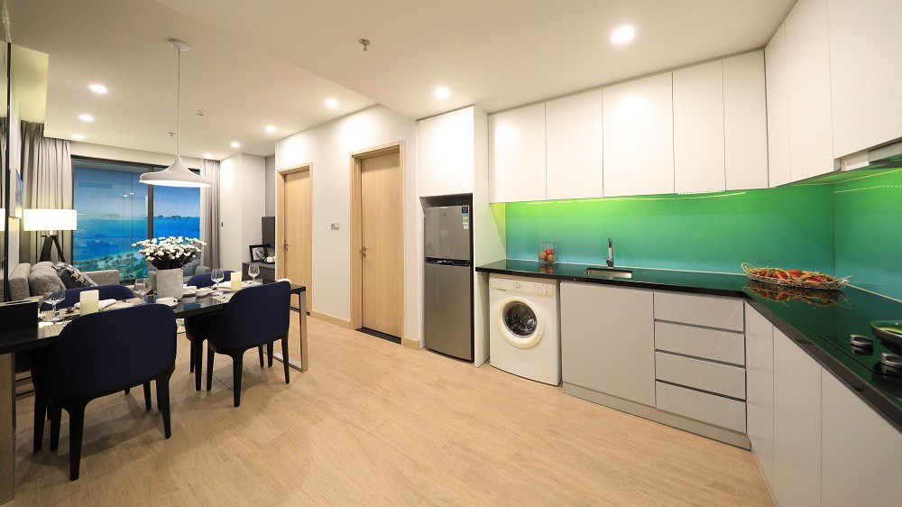 Citadines Marina Halong bao gồm 637 căn hộ dịch vụ khách sạn (Condotel) và 176 căn hộ cao cấp (chung cư) với 100% căn có tầm nhìn ra vịnh.