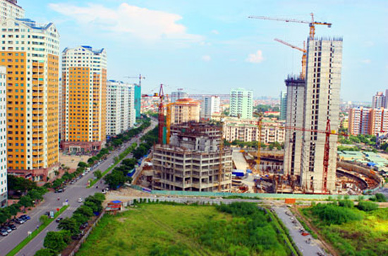 Dù bằng nhiều con đường khác nhau, song thị trường bất động sản vẫn được cho là có quan hệ mật thiết với tín dụng ngân hàng.