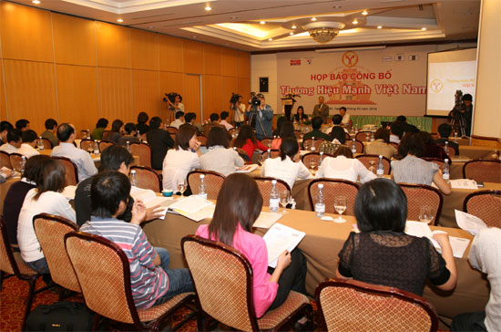 Quang cảnh cuộc họp báo công bố 120 doanh nghiệp đạt giải thưởng Thương hiệu mạnh Việt Nam - Ảnh: Mạnh Thắng.