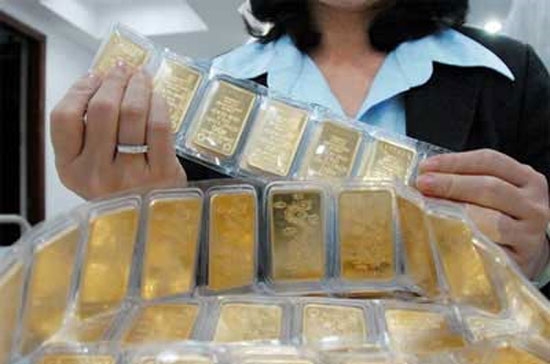 So với cuối giờ chiều qua, giá vàng đã đội thêm 250.000 đồng mỗi lượng.
